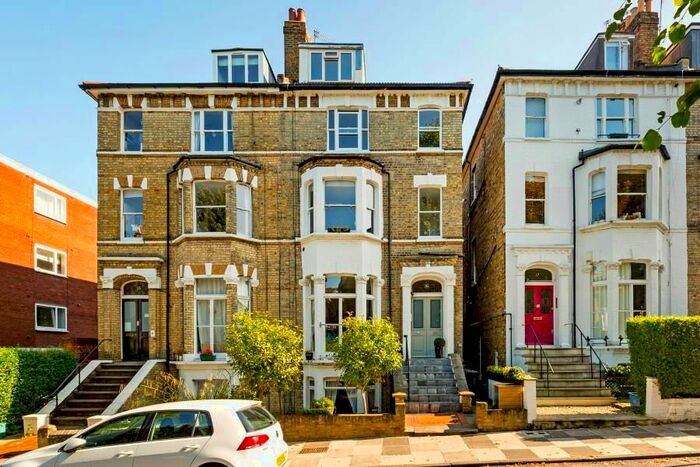 Studio To Rent In Cardigan Road, Richmond, TW10