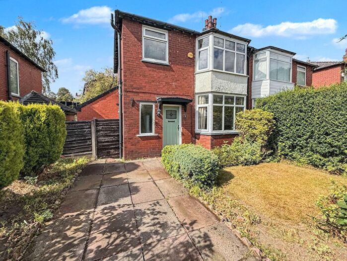 3 Bedroom Semi-Detached House For Sale In Park Avenue, Prestwich, M25