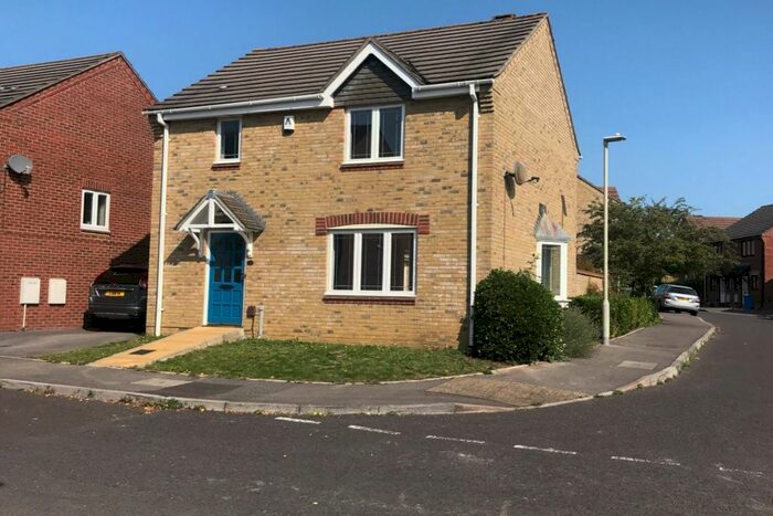 3 Bedroom Detached House To Rent In David Way, Poole, Dorset, BH15