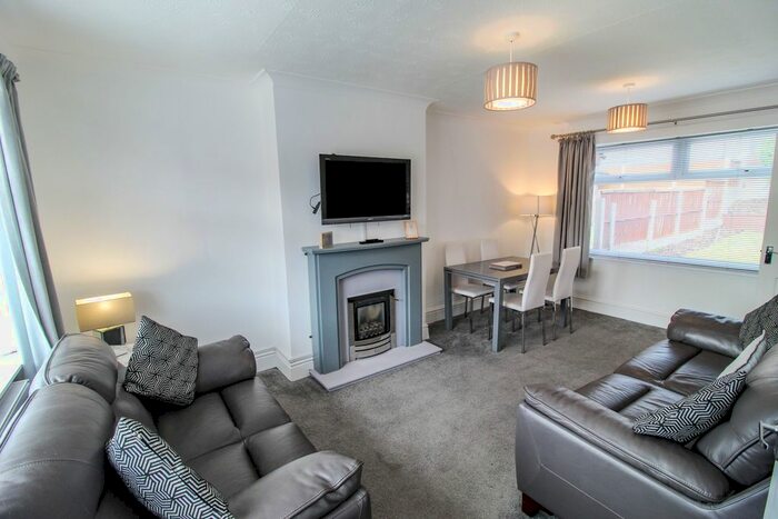 3 Bedroom Semi-Detached House To Rent In Fairway, Pendlebury, Swinton, Manchester, M27