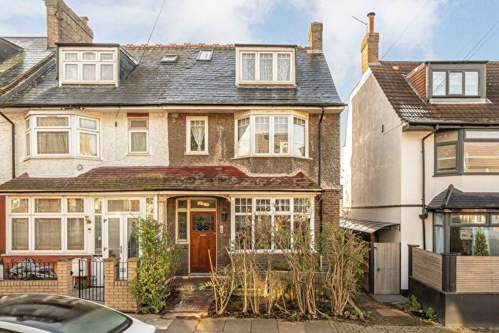 4 Bedroom Property For Sale In Lynwood Road, Tooting, SW17