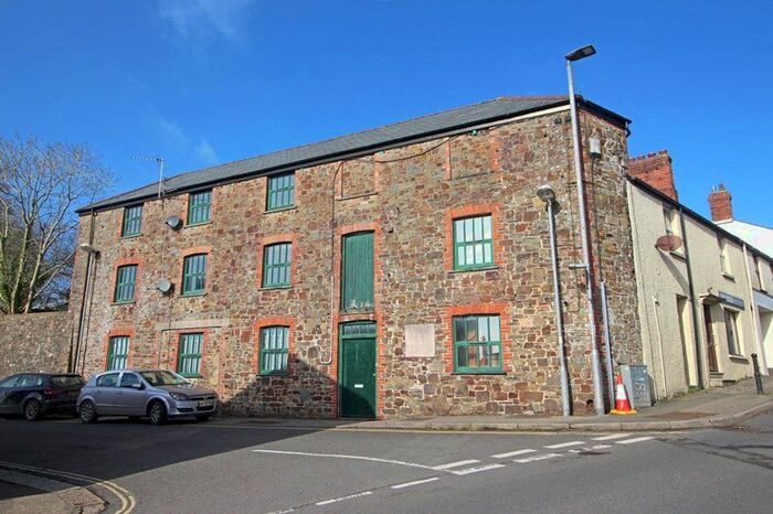 1 Bedroom Flat To Rent In Station Road, Holsworthy, EX22