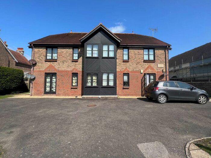 2 Bedroom Flat To Rent In Admiralty Road, Felpham, PO22