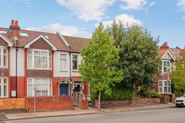 2 Bedroom Flat For Sale In Kingston Road, Wimbledon Chase, SW20