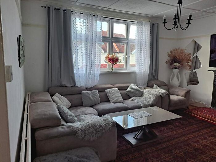 2 Bedroom Maisonette To Rent In Warrington Road, Harrow-On-The-Hill, Harrow, HA1