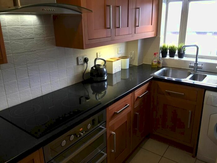 1 Bedroom Flat To Rent In Bourneside Crescent, London, N14