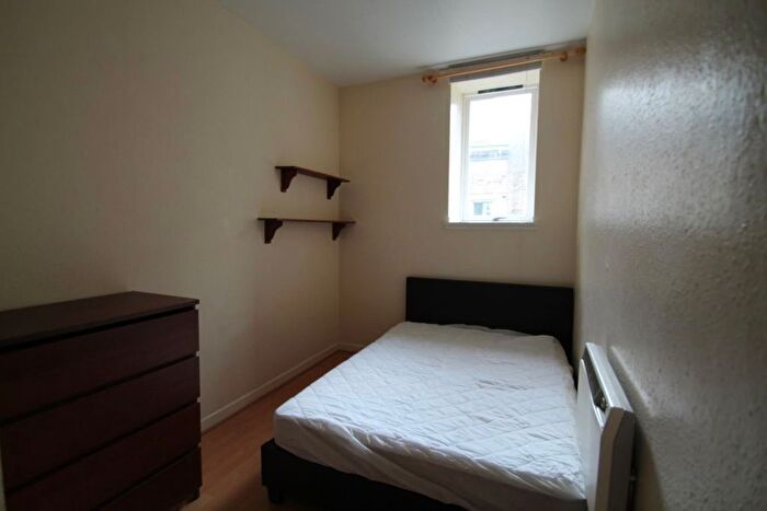 3 Bedroom Flat To Rent In Seagate, Dundee, DD1