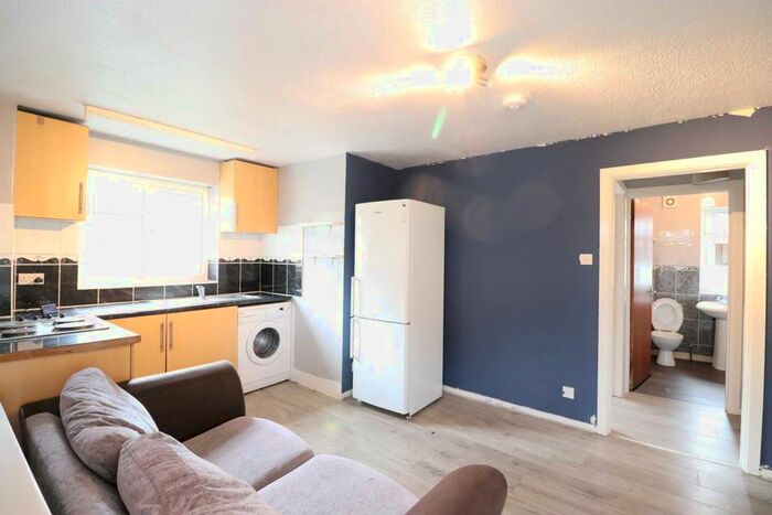 1 Bedroom Flat To Rent In Chairborough Road, Cressex Business Park, High Wycombe, HP12