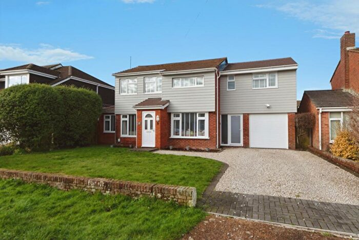 4 Bedroom Detached House For Sale In Heathfield Avenue, Fareham, Hampshire, PO15