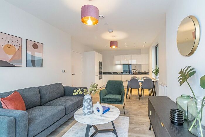 3 Bedroom Flat To Rent In Viscount House, Lakeside Drive, London, NW10