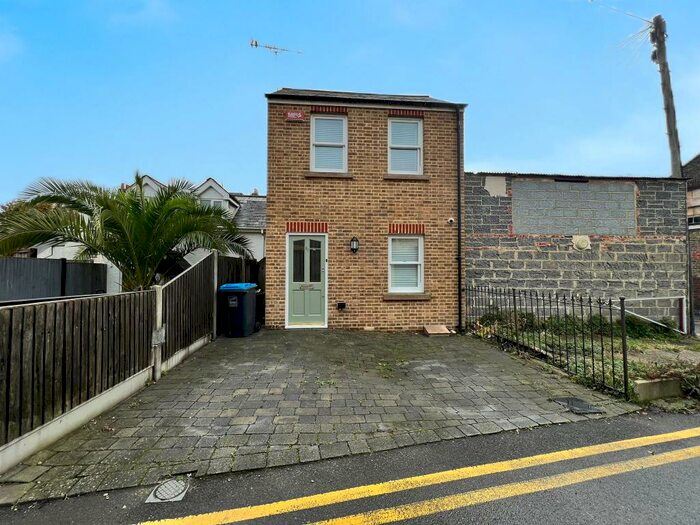 2 Bedroom Detached House To Rent In Ramsgate, CT11