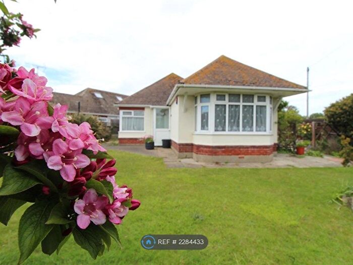 3 Bedroom Bungalow To Rent In Stanley Road, Broadstairs, CT10