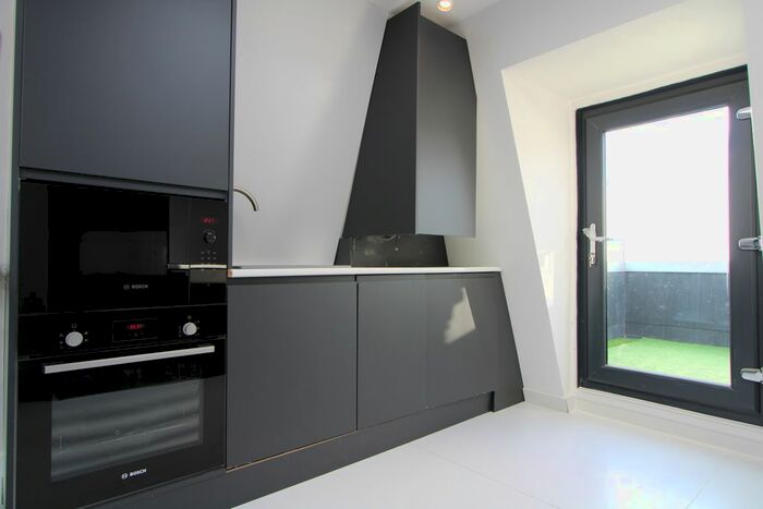 1 Bedroom Flat To Rent In Garratt Lane, London, SW18