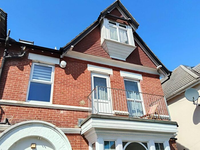 1 Bedroom Flat For Sale In Sea Road, Boscombe Spa, BH5