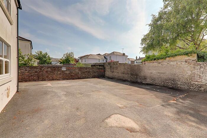 1 Bedroom Flat For Sale In Oxford Road, Worthing, BN11