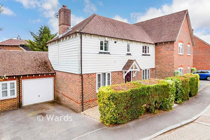 3 Bedroom Semi Detached House For Sale In Shaw Close, Maidstone, Kent, ME14