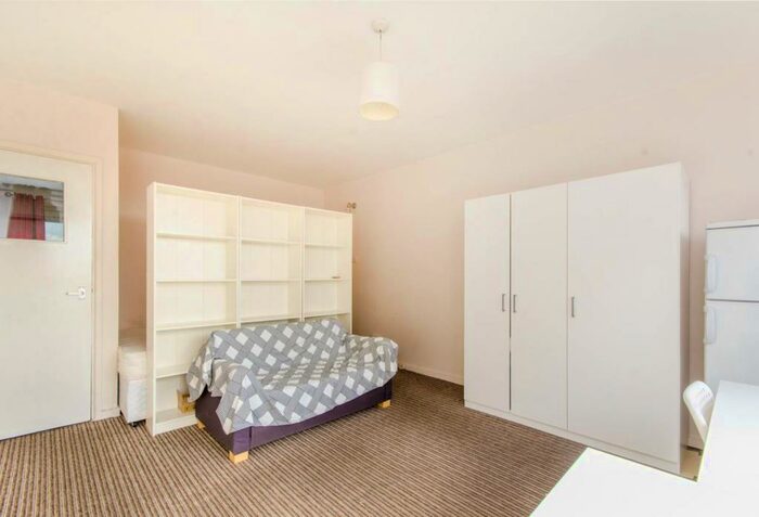 Studio To Rent In York Way Estate, Islington, London, N7