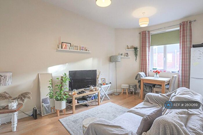 1 Bedroom Flat To Rent In Manor Grove, Leeds, LS7