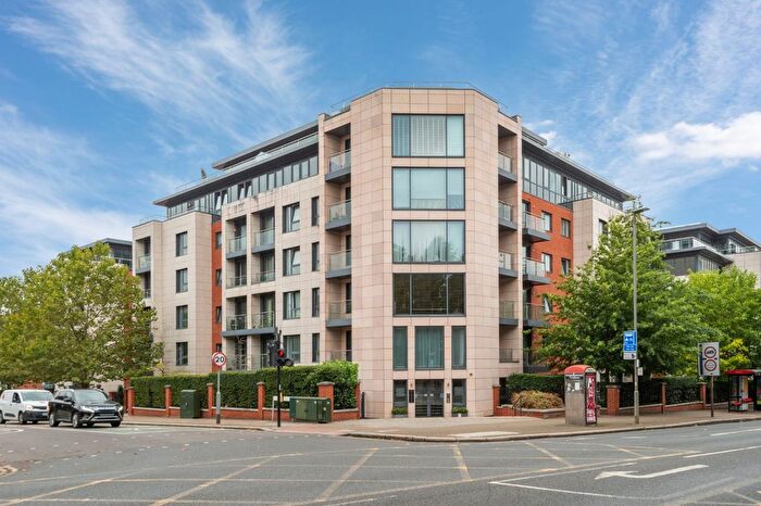 1 Bedroom Flat For Sale In College House, Putney Hill, SW15