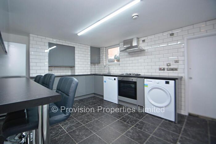 5 Bedroom Terraced House To Rent In Hessle View, Hyde Park, Leeds, LS6