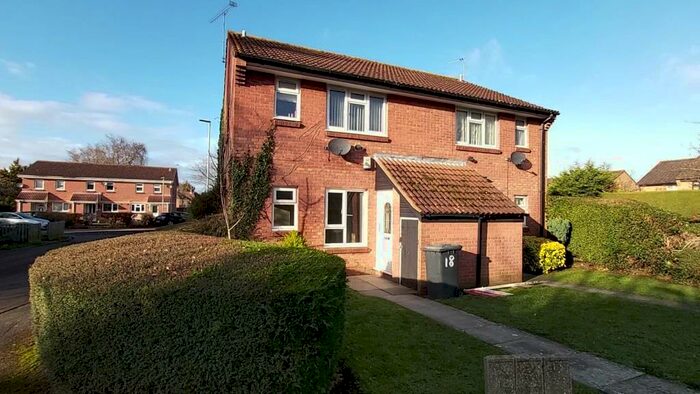 1 Bedroom Ground Flat To Rent In St Peters Close, Cheltenham, GL51