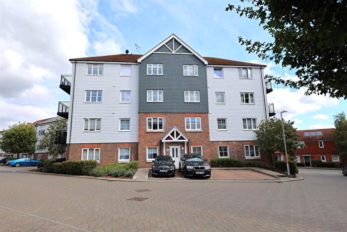 2 Bedroom Flat For Sale In Dunton Green, Sevenoaks, TN14