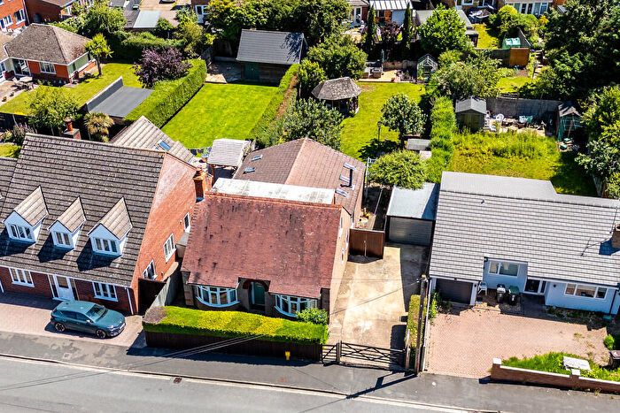 3 Bedroom Detached Bungalow For Sale In Fern Road, Rushden, NN10