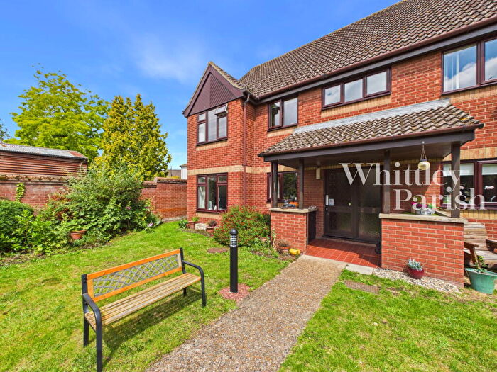 2 Bedroom Flat For Sale In Parkside Court, Diss, IP22