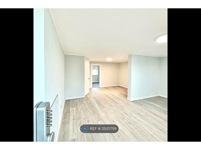 1 Bedroom Bungalow To Rent In Park Road, London, N18