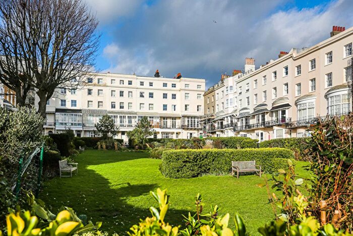 1 Bedroom Flat To Rent In Marine Square, Brighton, East Sussex, BN2