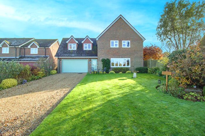 4 Bedroom Detached House For Sale In Alton Road, South Warnborough, RG29