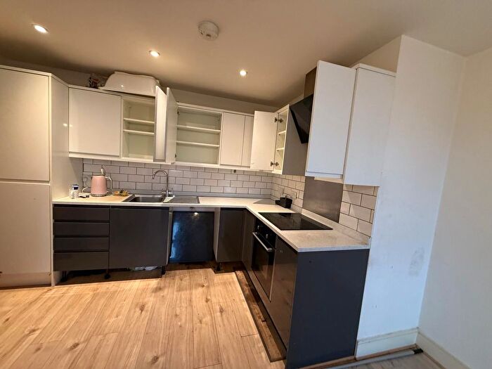 2 Bedroom Flat To Rent In Mercury Gardens, Romford, RM1