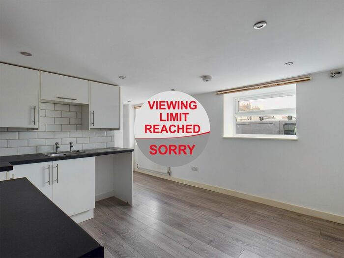 2 Bedroom Flat To Rent In Springfield Road, Torquay, TQ1