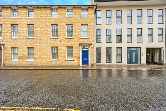 3 Bedroom Flat For Sale In Mill Street, Bedford, MK40