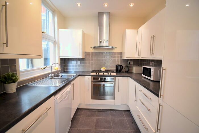 4 Bedroom Terraced House To Rent In Pretoria Road, Furzedown - Streatham, SW16