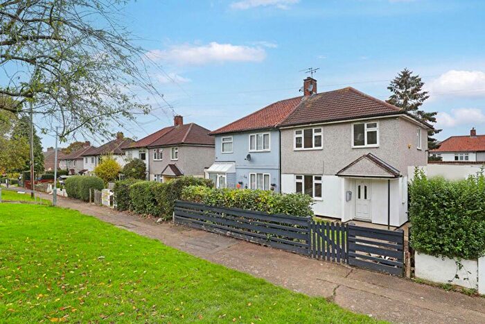 3 Bedroom House To Rent In Loughton, IG10