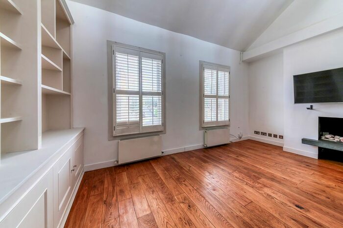 2 Bedroom Flat To Rent In Taybridge Road, London, SW11