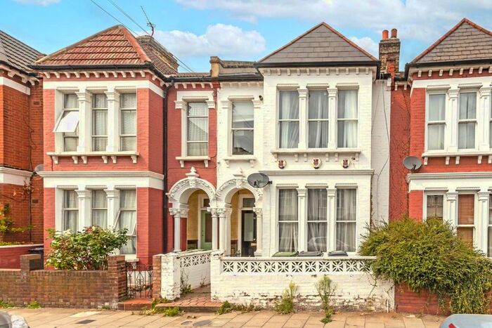 2 Bedroom Flat To Rent In Voltaire Road, London, SW4