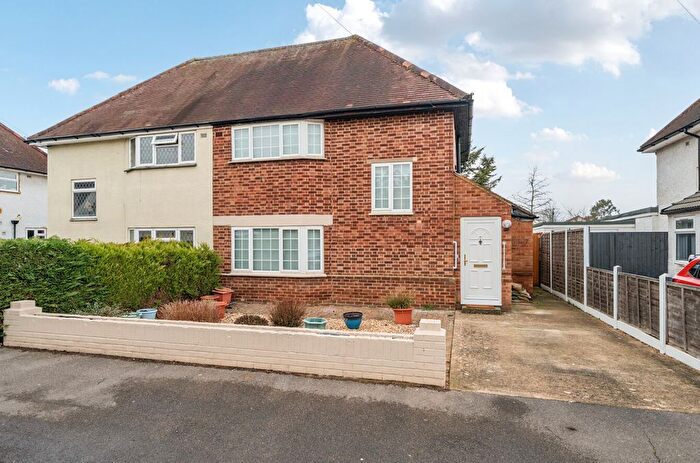 3 Bedroom Semi Detached House For Sale In Plackett Way, Slough, Berkshire, SL1