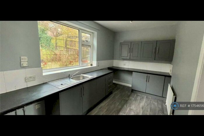 3 Bedroom Semi-Detached House To Rent In Brent St, Burnley, BB10
