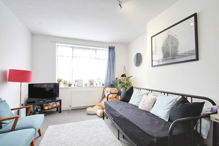 3 Bedroom Flat To Rent In Sipson Road, West Drayton, UB7