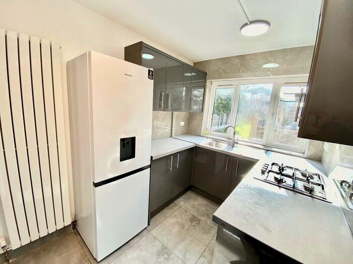 2 Bedroom Maisonette To Rent In Fullwell Avenue, Clayhall, IG5