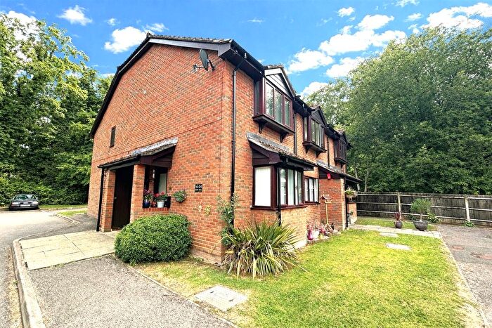 1 Bedroom Flat For Sale In St. Michaels Close, Fleet, Hampshire, GU51