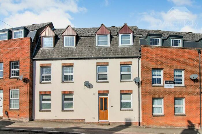 1 Bedroom Ground Maisonette To Rent In High Street, Milton Keynes, Buckinghamshire, MK16