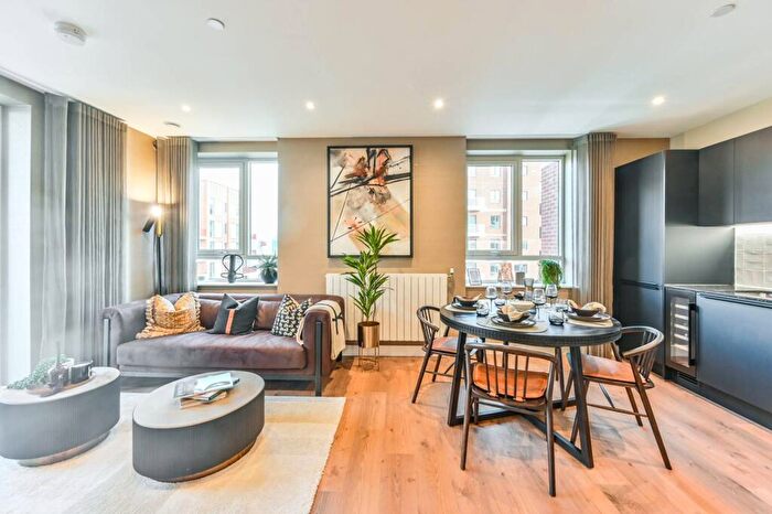 1 Bedroom Flat For Sale In Lombard Square, Plumstead, SE28
