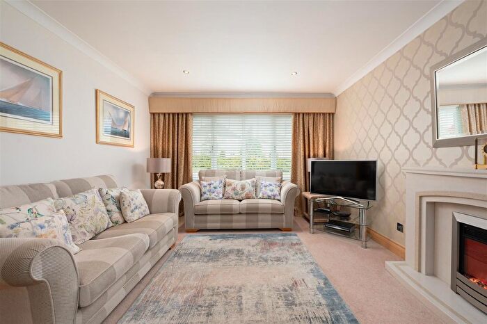 4 Bedroom Detached House For Sale In Manor Gardens, Dunfermline, KY11