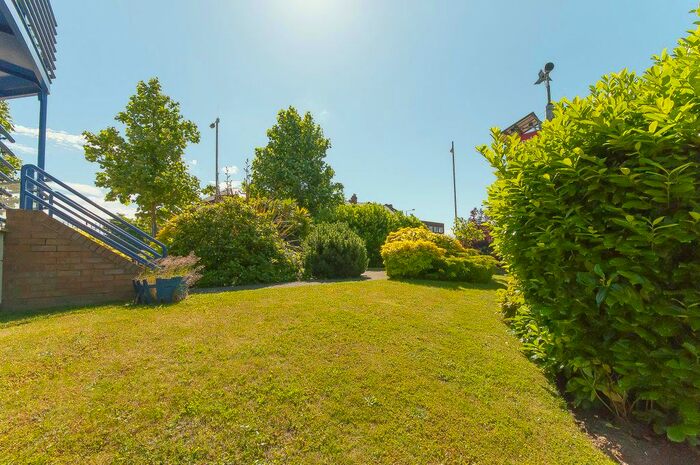 2 Bedroom Flat To Rent In Richmond Road, Kingston Upon Thames, Uk, KT2