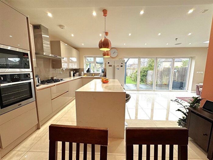 5 Bedroom Semi-Detached House To Rent In Brampton Road, Bexleyheath, DA7