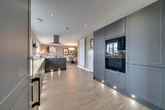 5 Bedroom Detached House For Sale In Wheatley Hall Road, Doncaster, DN2