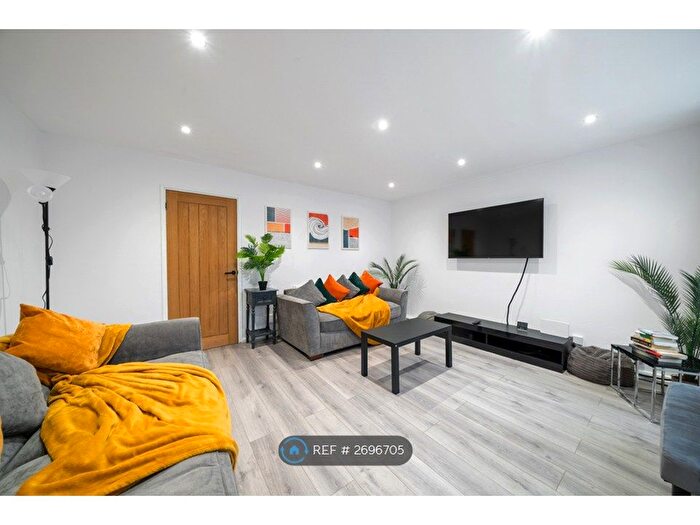 4 Bedroom Semi Detached House To Rent In Brixton, Brixton, SW9